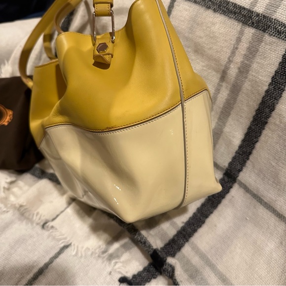 TOD’S Calfskin & Patent Leather Bucket Tote - Picture 4 of 12